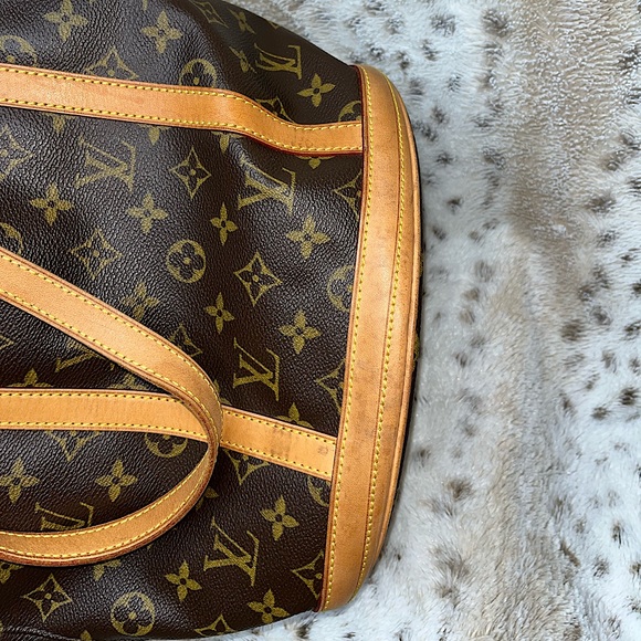 Louis Vuitton Bucket Bag Monogram Bag GM - Picture 11 of 15
